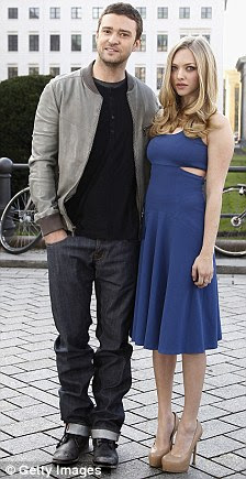 http://i.dailymail.co.uk/i/pix/2011/11/02/article-0-0EA2EAE700000578-753_224x435.jpg