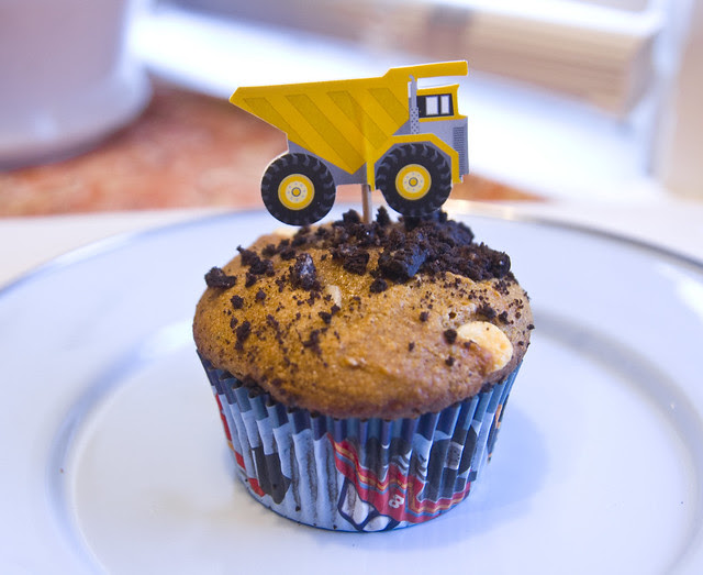 pumpkin-dumptruck-muffin