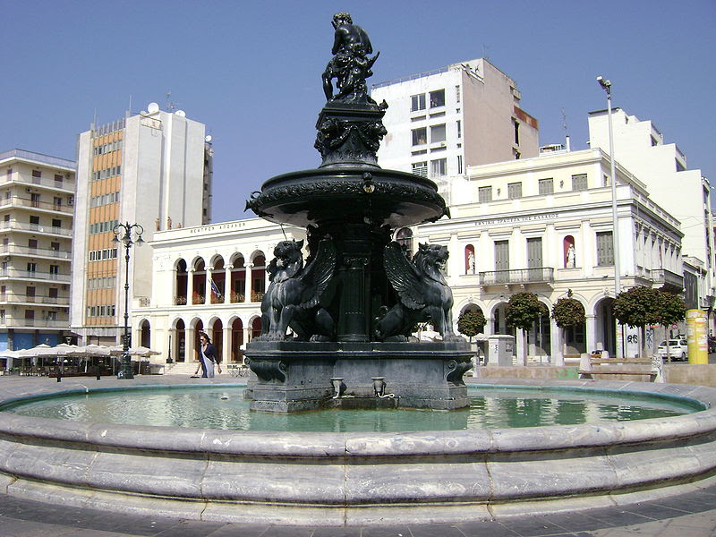 800px-King_George_square_in_Patra