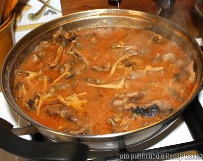 Recepta de cuina de Estofat de vedella amb camagrocs