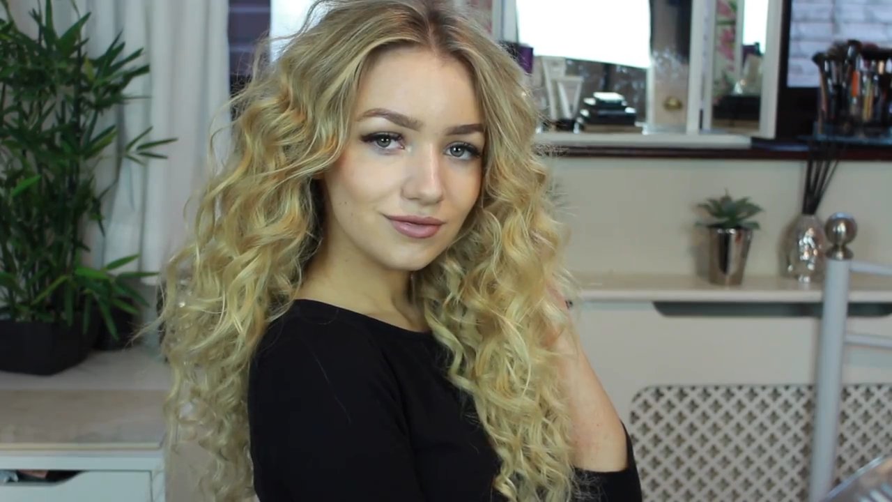 How to create tight curls using clip-in hair extensions