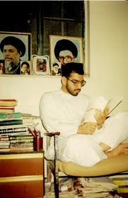 علي الديري في مكتبة حسن أحمد سلمان، 1994