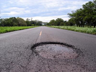 препоръка да се избягват дупки засягащи картера на автомобила