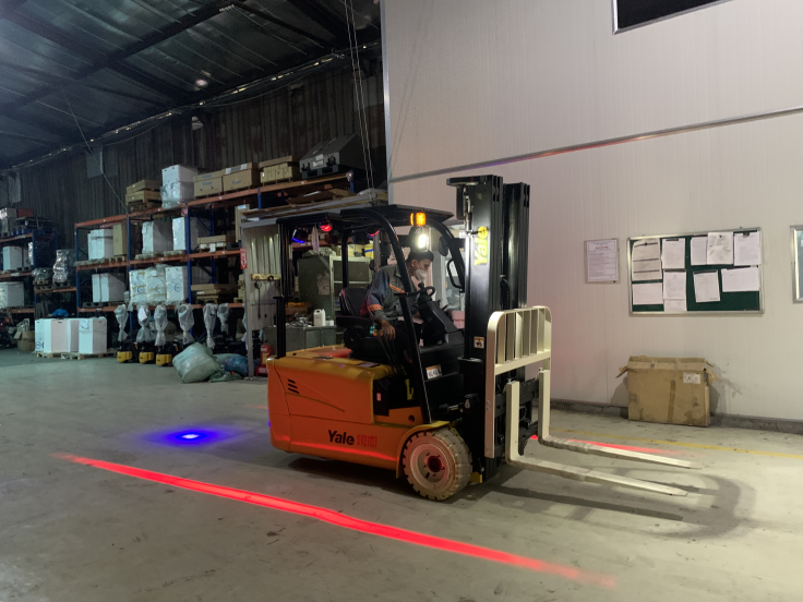 3 wheels electric forklift ERP16-20UXT with the working light and safety light