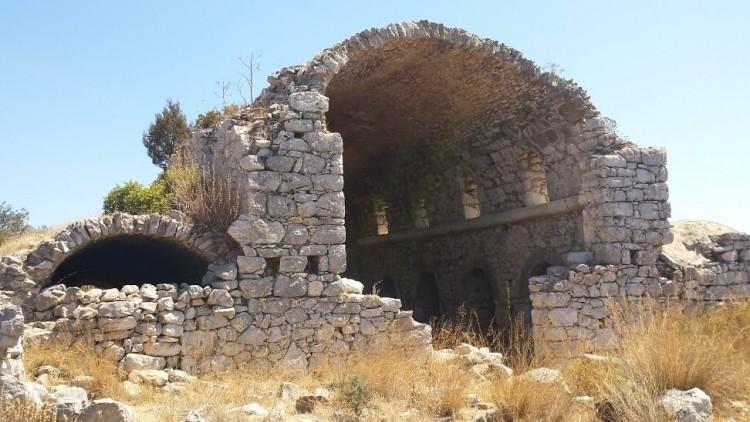 açık hava, taş, bina, eski içeren bir resim

Açıklama otomatik olarak oluşturuldu