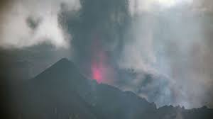 El cono del volcán de La Palma se rompe y deja "una colada enorme"