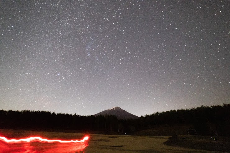 一緒に撮影していた方のライトが、地を這う龍のように写り、これはこれでカッコいいと思った写真です。