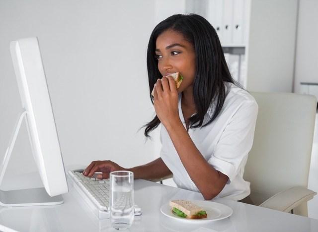 eating while distracted