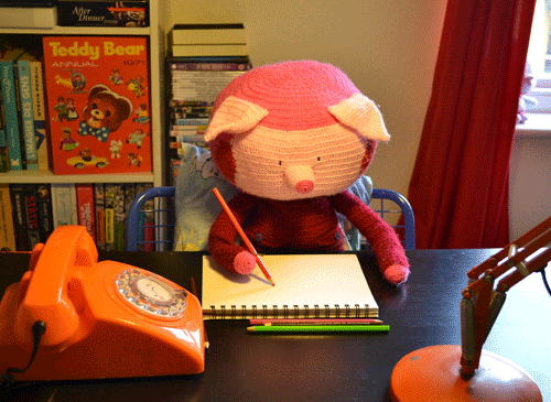 Need to Know How to Mute a Zoom Meeting? Follow These Steps. 9 How to mute a Zoom meeting: Pig taking notes