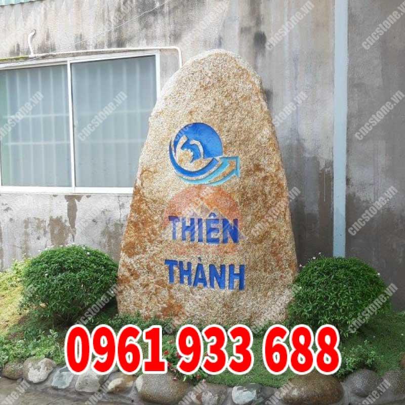 Biển hiệu Thiên Thành bằng đá vàng thiên nhiên