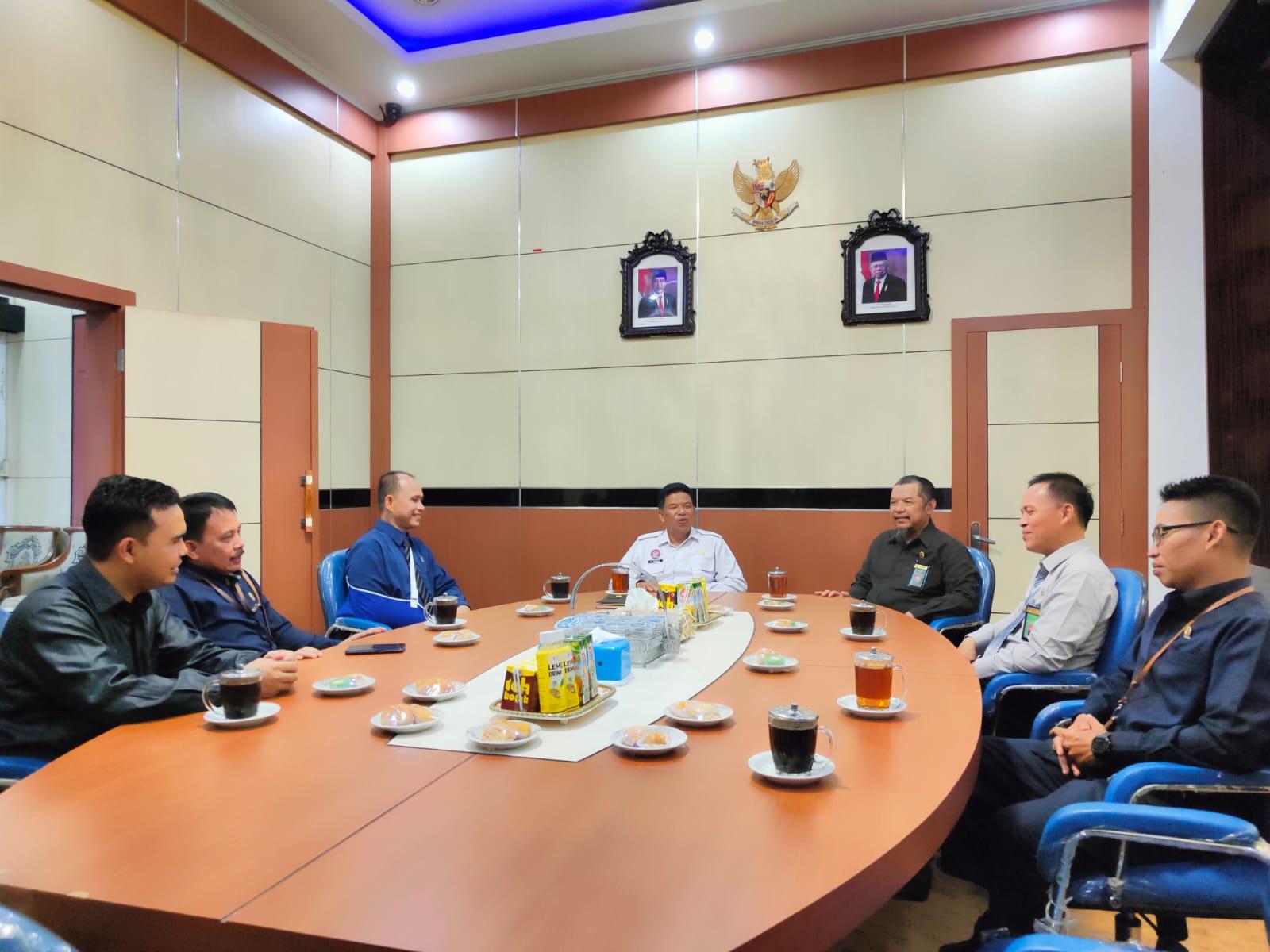 F:\Kunjungan Binwas PTA P.raya ke Wabup Sukamara 1.jpeg