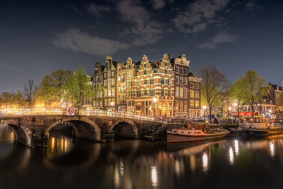 Flights from Dublin to Amsterdam