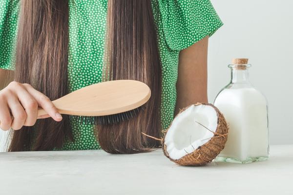 The Benefits of Using Coconut Oil for Grey Hair