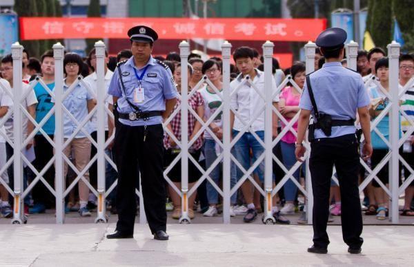 中国新增20个罪名 强制穿戴极端主义服饰入罪