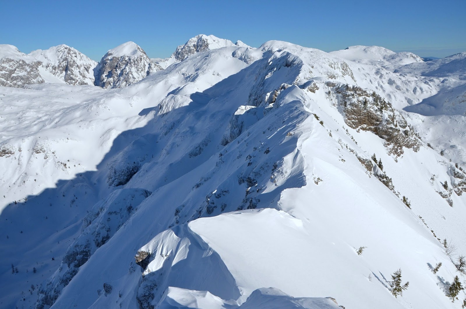 10 Ultimate Snowshoeing Adventures Around The World 9