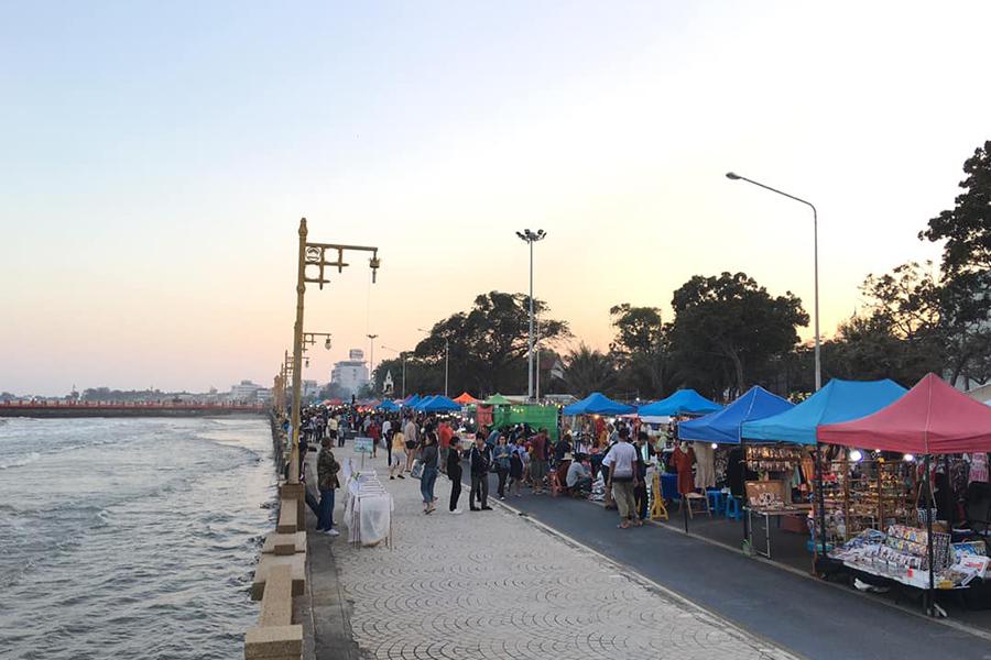 5 ที่เที่ยวตลาดนัดริมทะเล ชิม ช้อป ชิลล์ ครบจบในที่เดียว10