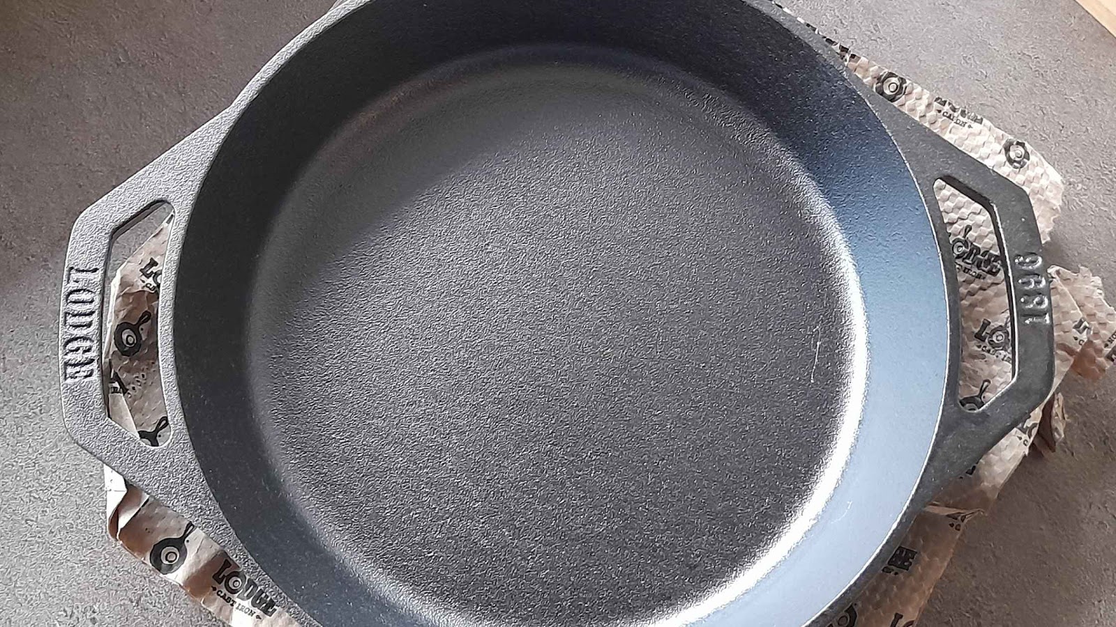 Base of the Lodge Cast Iron Dual Handle Pan—marketing materials removed.