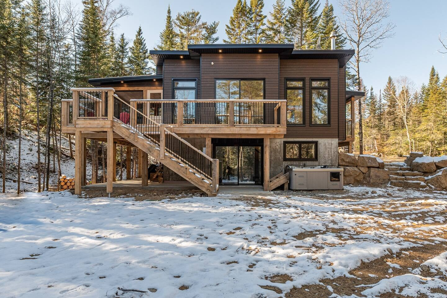 Chalets à louer avec foyer intérieur au Québec #19