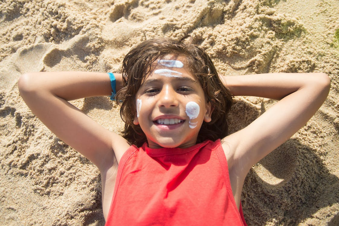 A Comprehensive Guide to Safe and Fun Beach Getaways with Kids 1