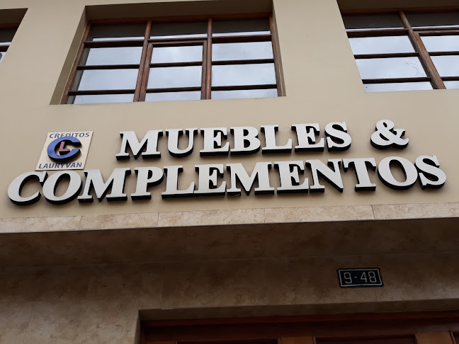 Comentarios y opiniones de Muebles & Complementos