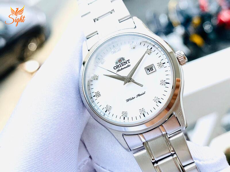 Orient FNR1Q004W0 Automatic có khả năng trữ cót lên đến 40 giờ 