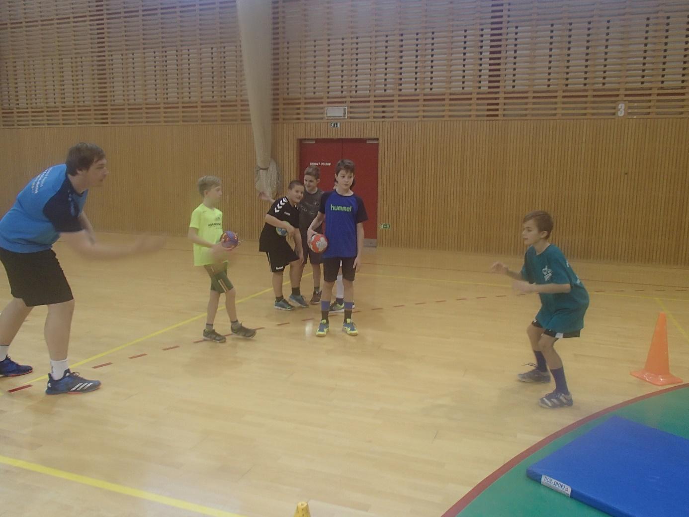 C:\Users\Pedagog\Pictures\Hanball camp ml. ž. 25.11.18\PB250153.JPG