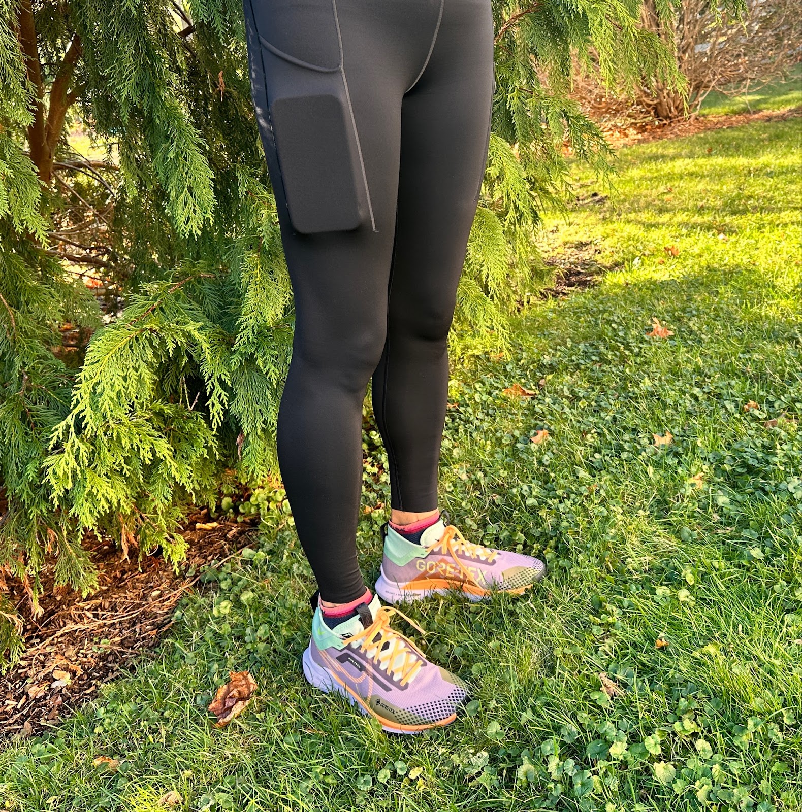 neutrale Guggenheim Museum grip Road Trail Run: Review: Nike Go – Women's Firm-Support High Waisted 7/8  Leggings with 6 Pockets
