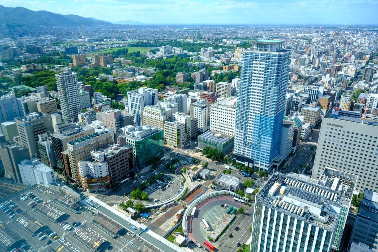 北海道で起業するまでの流れという見出し下の画像です、「北海道の街並」