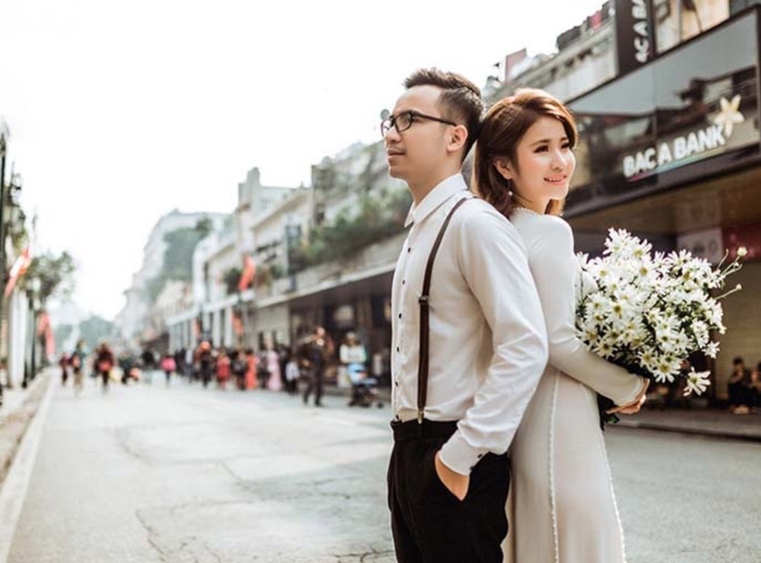 Khám phá một studio chụp ảnh cưới đầy sáng tạo tại Hà Nội, nơi mà mọi chi tiết đều được chuẩn bị công phu và tinh tế. Với ánh sáng tuyệt vời và không gian đẹp lung linh, đây chắc chắn là nơi lý tưởng để ghi lại những khoảnh khắc đáng nhớ trong ngày cưới của bạn.