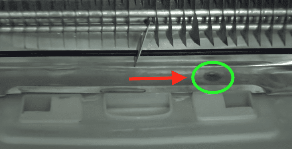 refrigerator defrost drain on single evaporator appliance