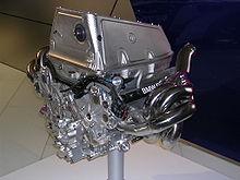 https://upload.wikimedia.org/wikipedia/commons/thumb/b/b2/BMW_Sauber_F1.06_engine.jpg/220px-BMW_Sauber_F1.06_engine.jpg