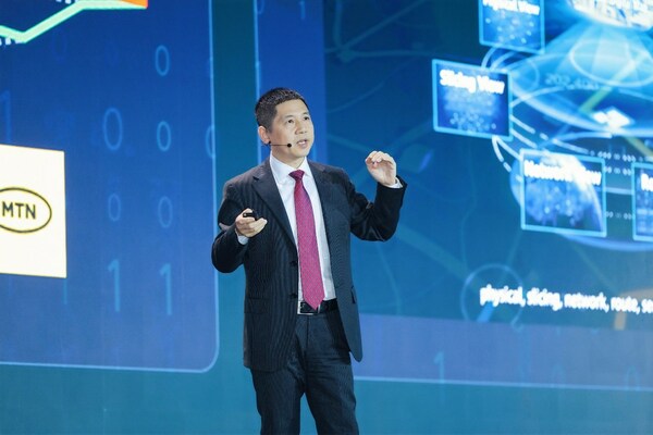 華為數據通信產品線總裁王雷在2023全球超寬帶高峰論壇發表演講
