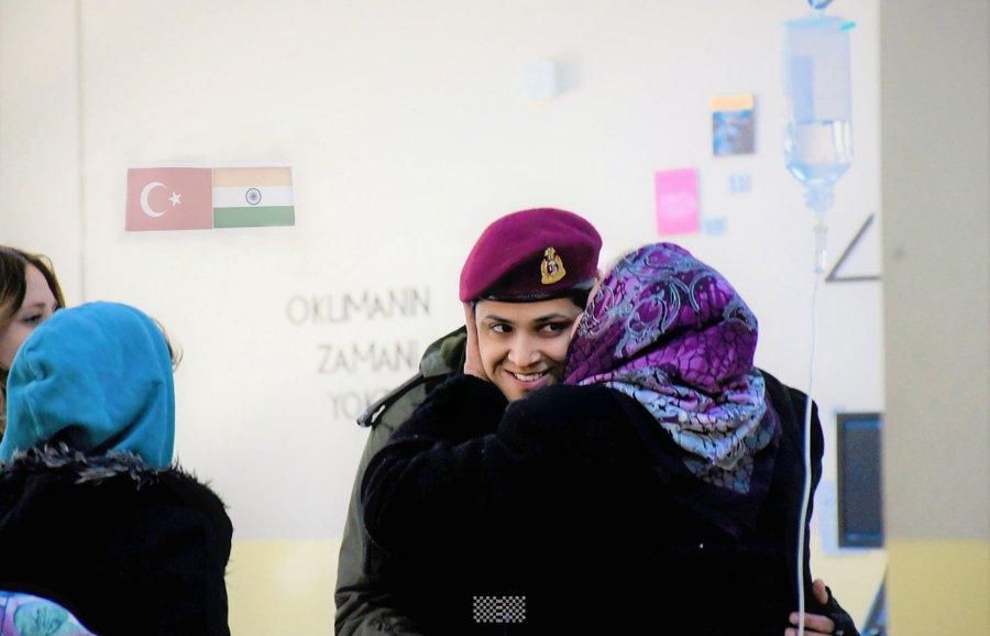 Turkish woman kisses Indian army doctor in moving photo from earthquake  relief effort