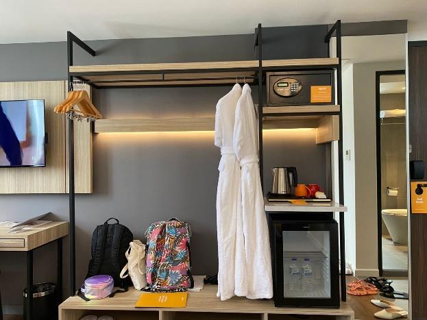 A picture containing wall, indoor, bedroom, furniture

Description automatically generated