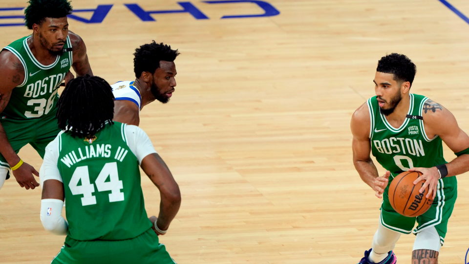 วิวัฒนาการของ NBA จากลีกบาสเที่ไม่มีคนดู สู่ธุรกิจ 2 ล้านล้าน3