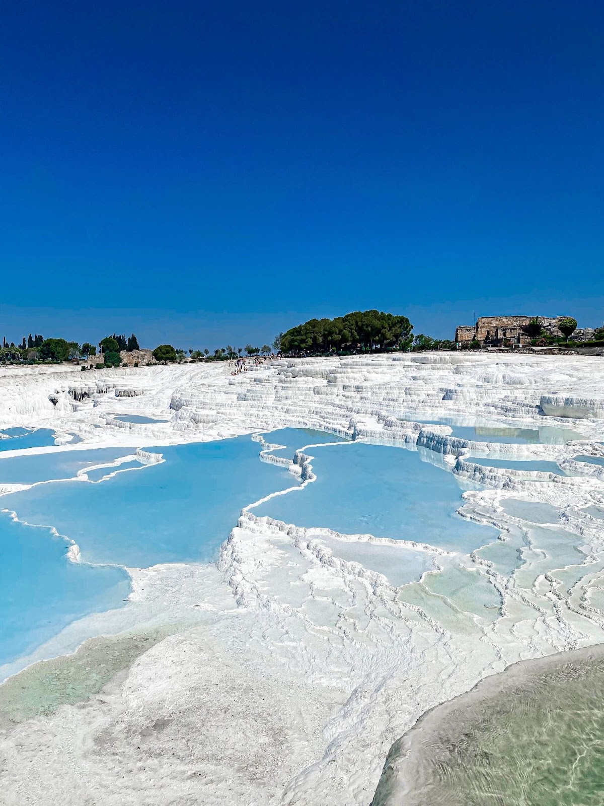 famous landmarks in Turkey, thermal pools of Pamukkale, cotton castle