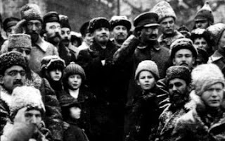 C:\BKP\Desktop\Meus Documentos\Historia imagens mapas etc\8 série\regimes totalitarios e crise de 1929\stalin na urss\Soviet_leaders_Red_Square_Moscow_1919.jpg