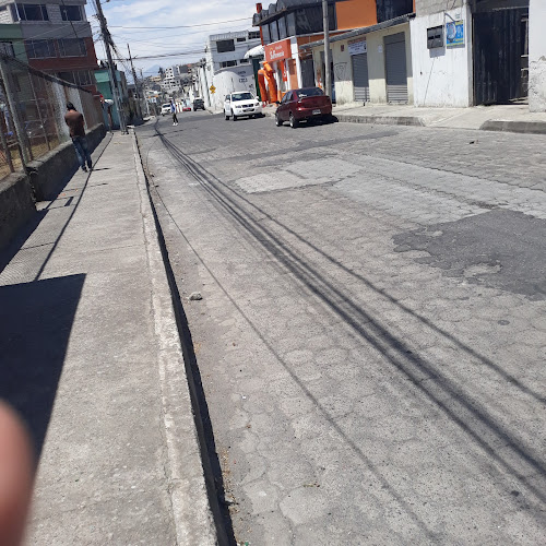 VG9P+J35, Pedro Guerrero, Quito 170124