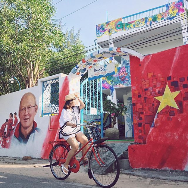 the murals at Tam Thanh