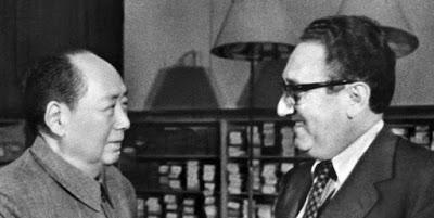 This image has an empty alt attribute; its file name is mao-zedong-henry-kissinger.jpg