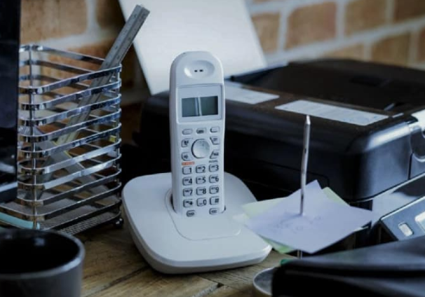 <strong>Why Did Landlines Become Obsolete?</strong>