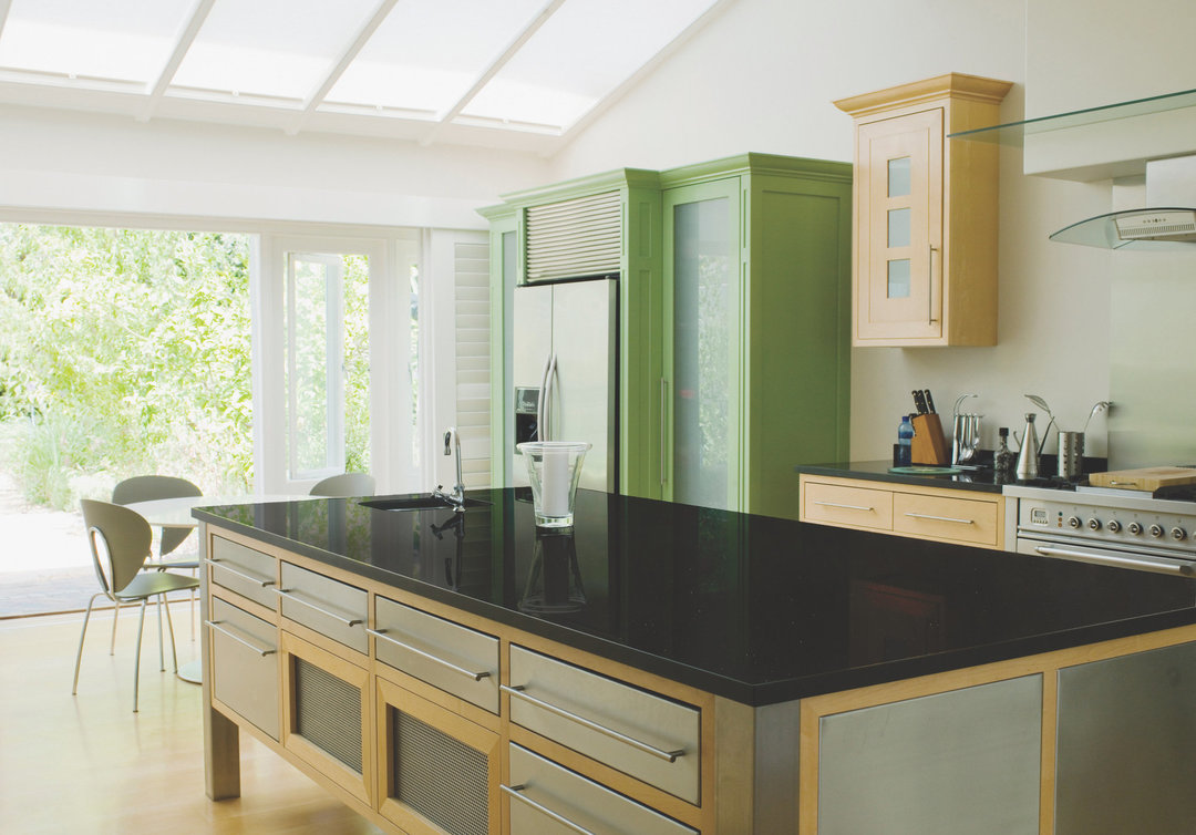 black quartz kitchen island