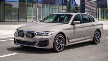 BMW 530i 2023: Giá lăn bánh và khuyến mãi T8/2023, màu sắc, đánh giá