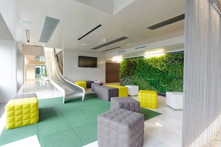 Microsoft HQ in Vienna using plant-filled walls to reduce sound