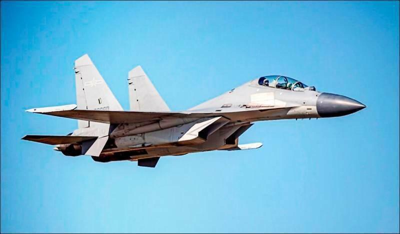 國防部公布昨日進入我西南空域「殲16」戰機的同型機照片。（圖由國防部提供）
