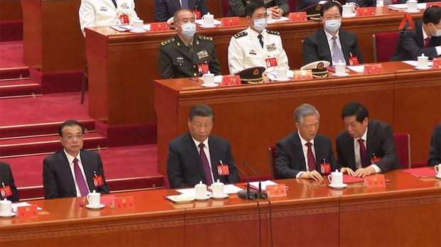 日媒解读栗战书唇语    对胡锦涛说“别看啦，都定了”