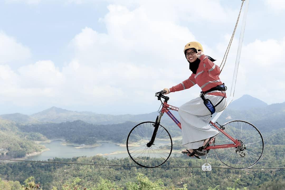 sepeda angin wisata kalibiru jogja