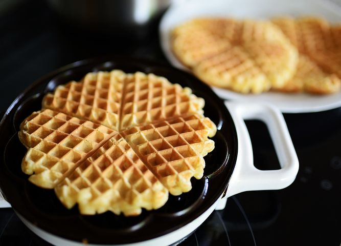 Best Waffle Maker To Cook Waffles and Eggs