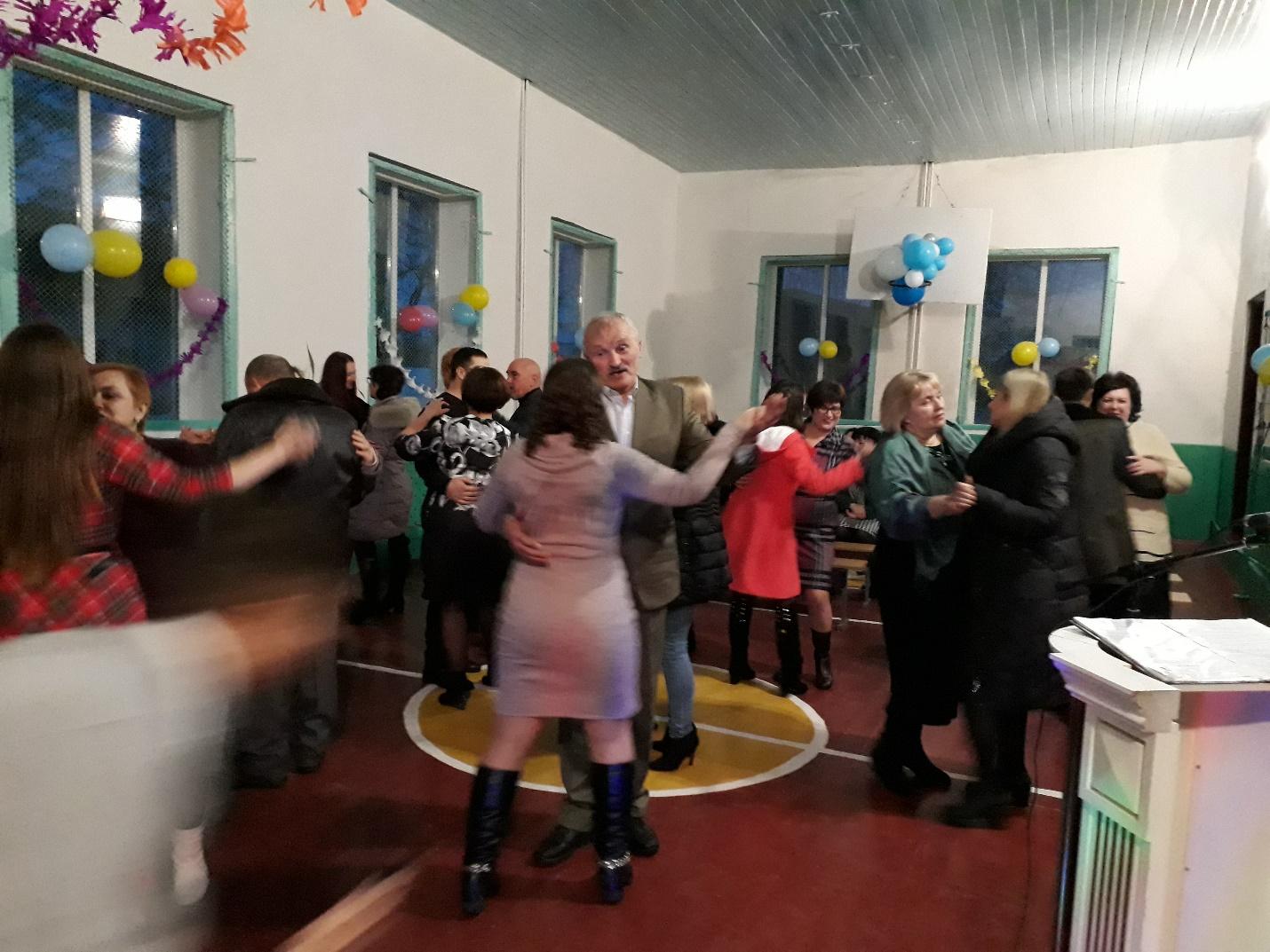 http://dikvik2009.ucoz.net/2018-2019part1/vechir_zustrichi_2019-10.jpg
