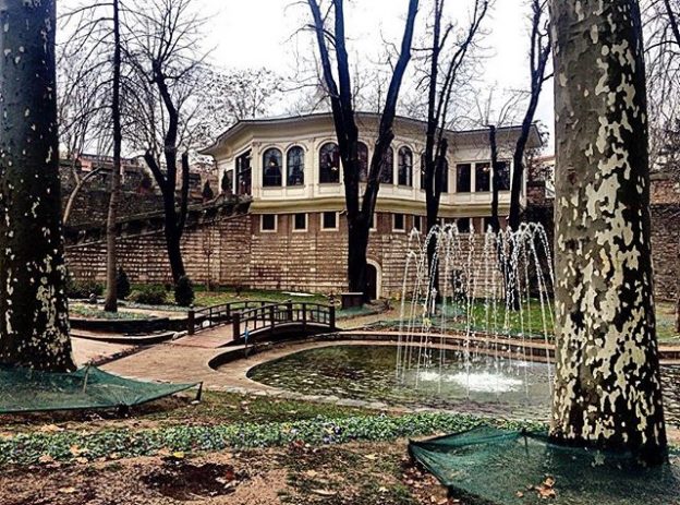 Gülhâne Parkı içinden Ahmet Hamdi Tanpınar Edebiyat Müze Kütüphanesi, 2015